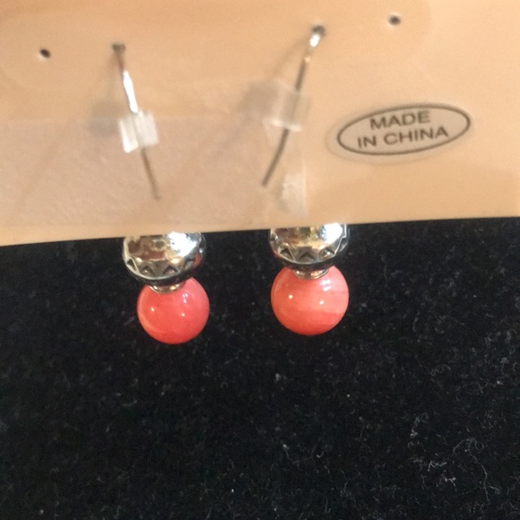 Basic Earrings Christopher & Banks Coral Color - Picture 4 of 5